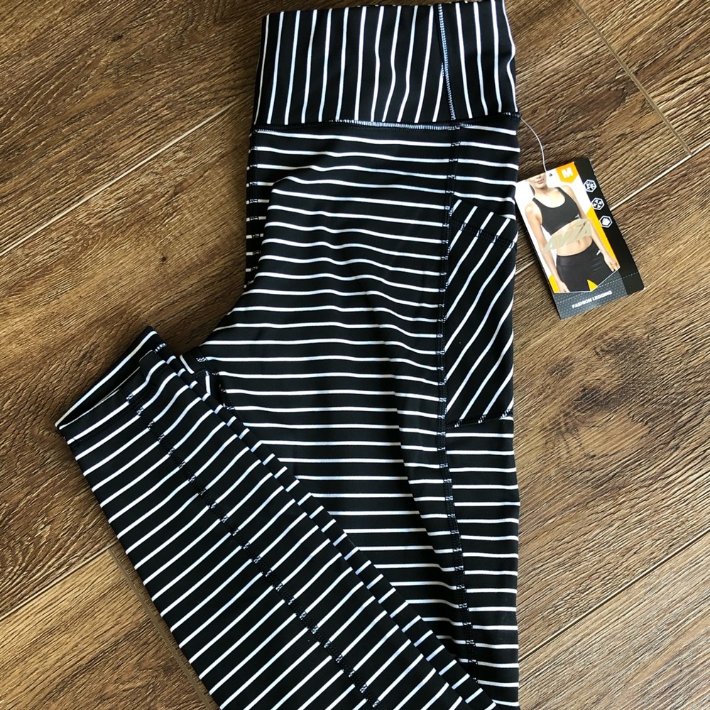 Medium Avia striped “Athleta lookalike” legging!